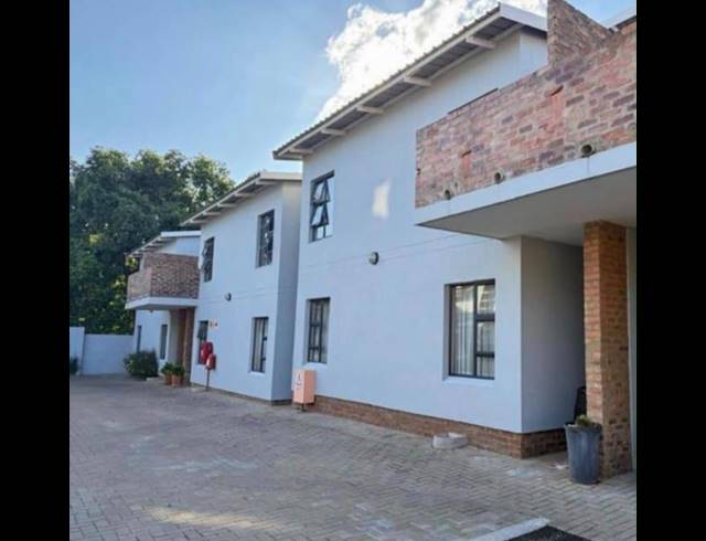 3 BEDROOM PROPERTY TO RENT IN MENLO PARK